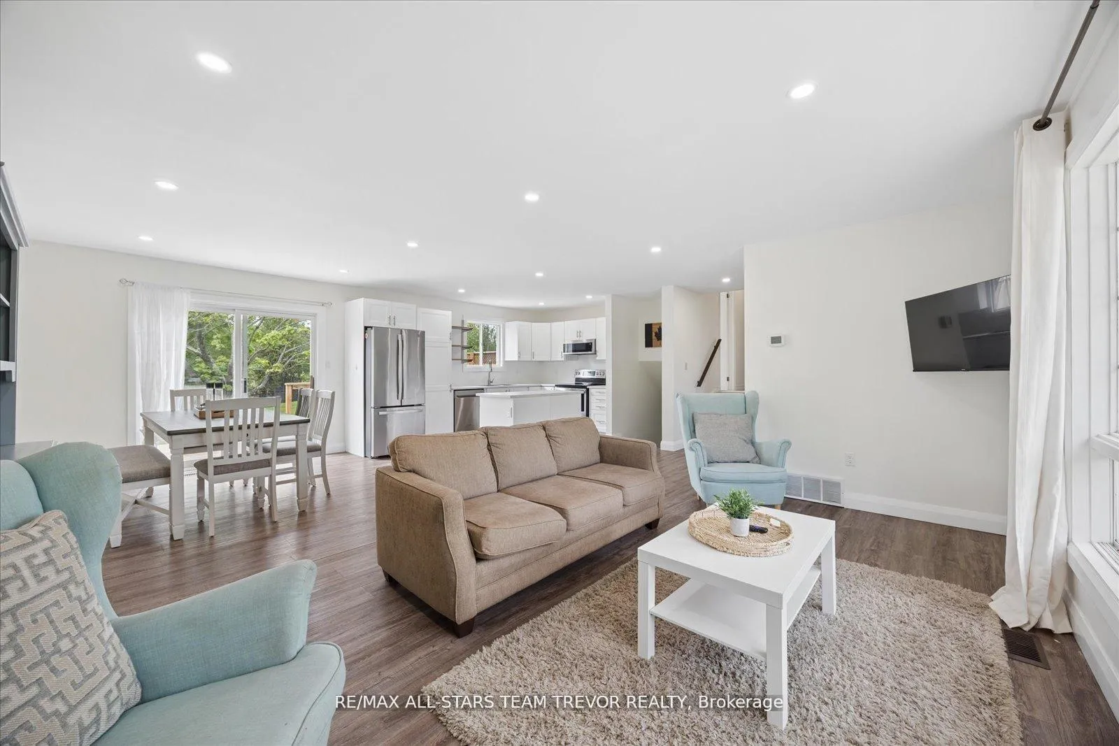 Photo 5 of 11 Halmar Park Road, Georgina, Pefferlaw — HOMEH