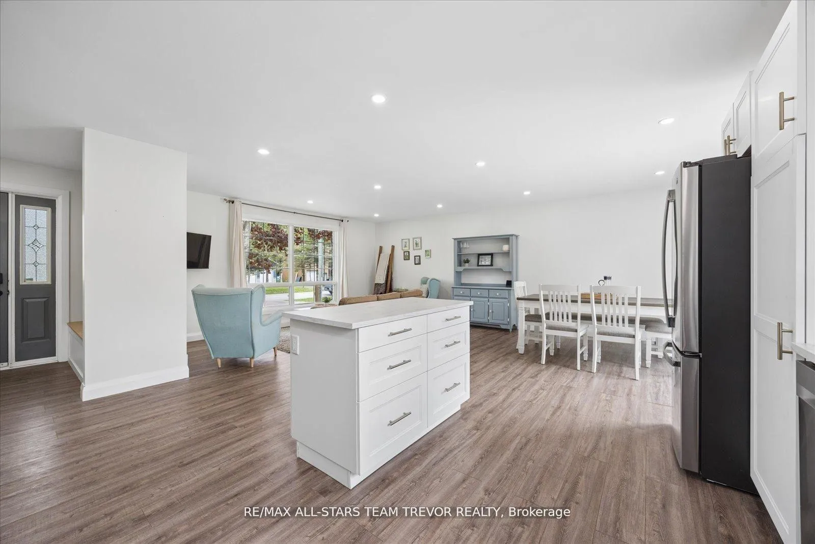Photo 13 of 11 Halmar Park Road, Georgina, Pefferlaw — HOMEH