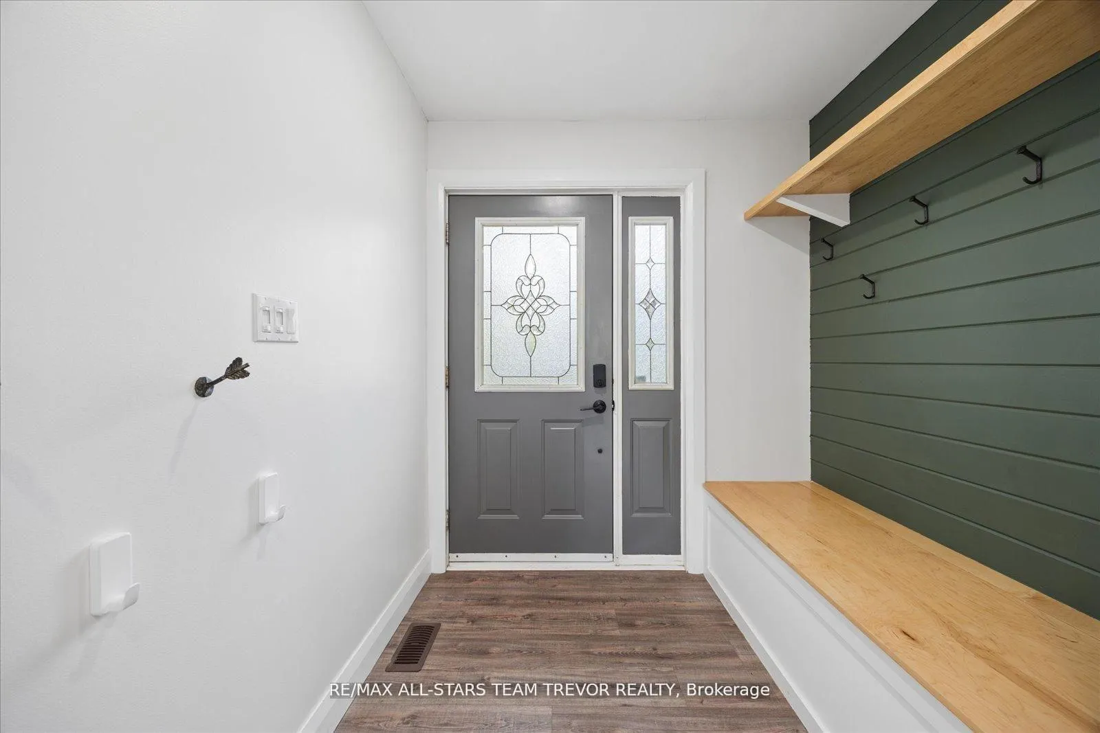 Photo 14 of 11 Halmar Park Road, Georgina, Pefferlaw — HOMEH
