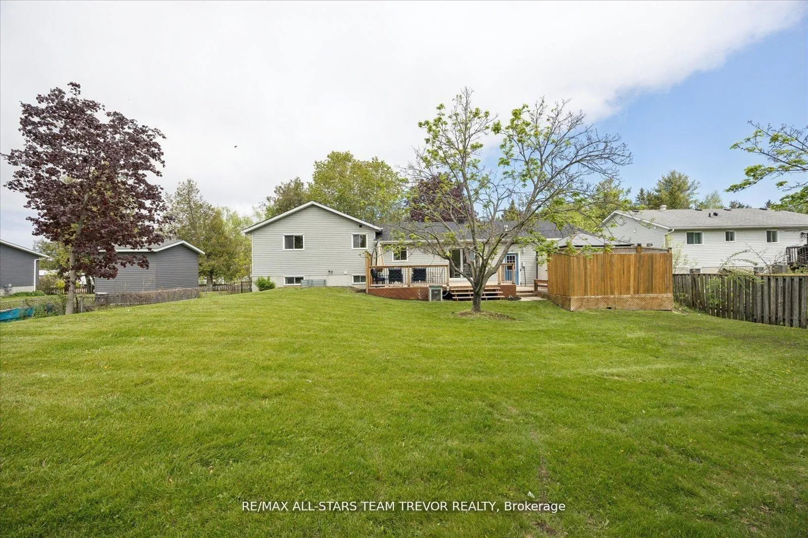 Photo 33 of 11 Halmar Park Road, Georgina, Pefferlaw — HOMEH