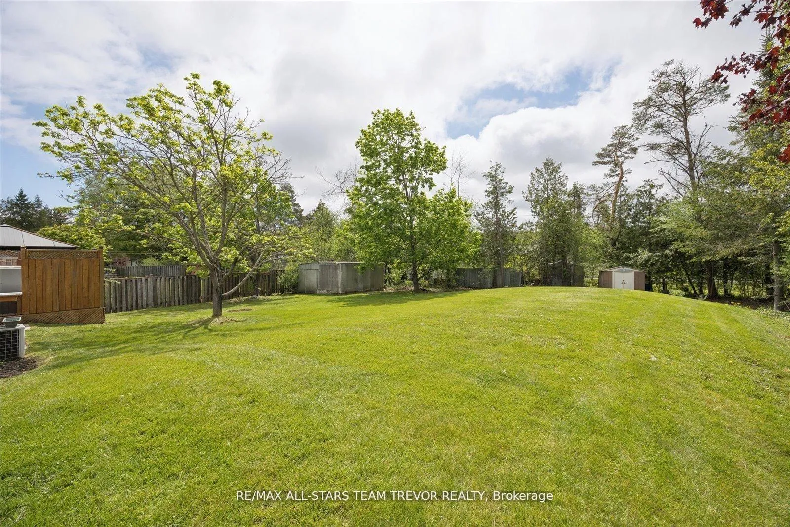 Photo 35 of 11 Halmar Park Road, Georgina, Pefferlaw — HOMEH
