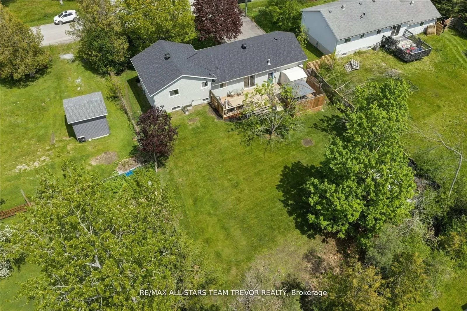 Photo 40 of 11 Halmar Park Road, Georgina, Pefferlaw — HOMEH
