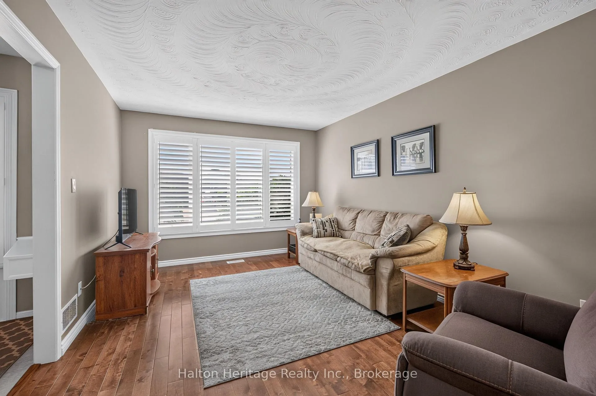 Photo 5 of 400 Eaglewood Drive, Hamilton, Eleanor — HOMEH