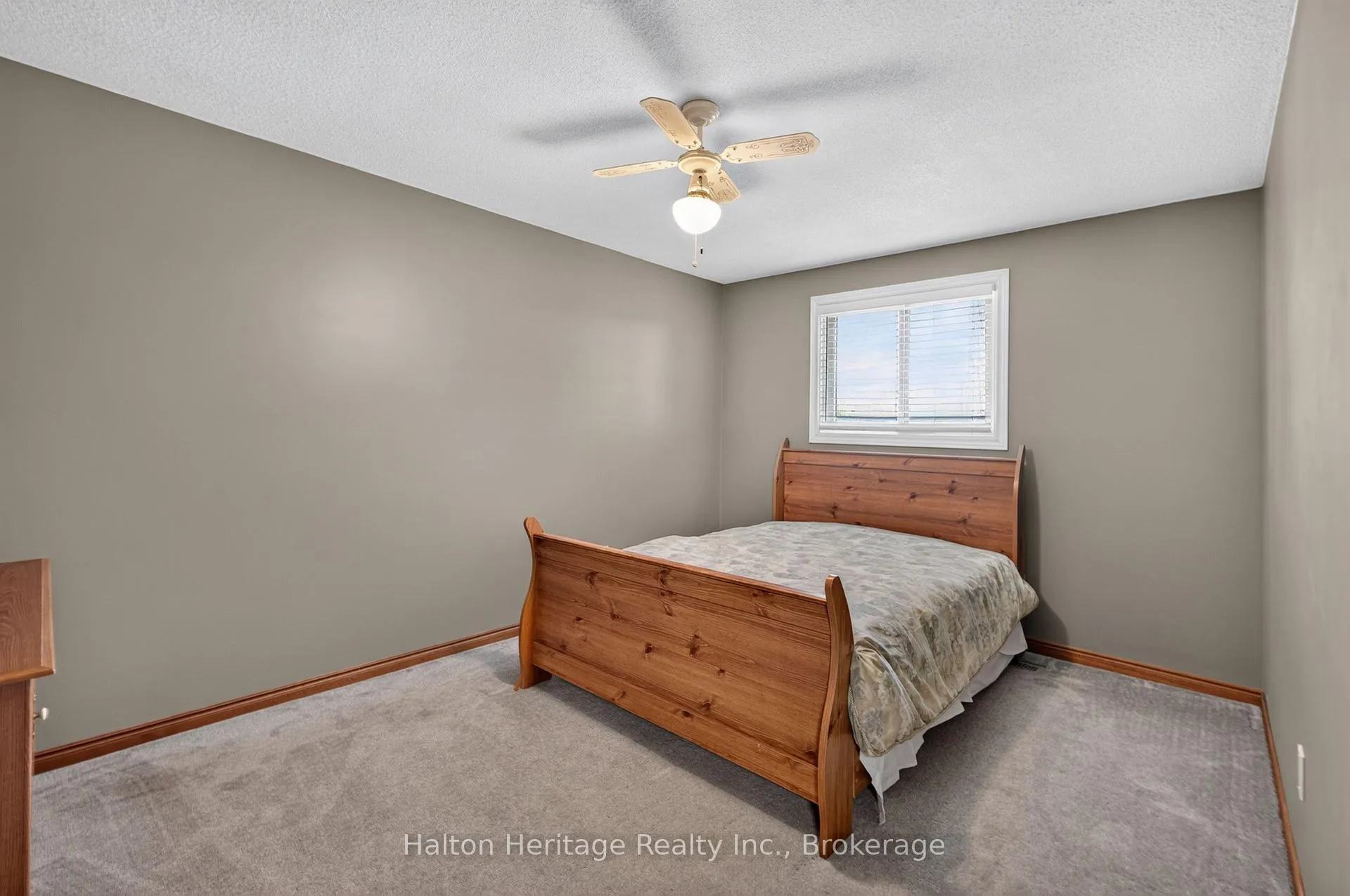 Photo 14 of 400 Eaglewood Drive, Hamilton, Eleanor — HOMEH