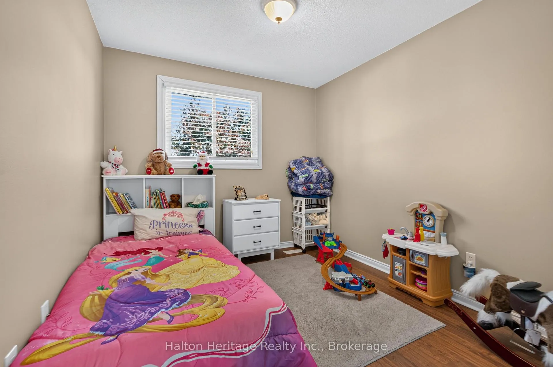 Photo 15 of 400 Eaglewood Drive, Hamilton, Eleanor — HOMEH