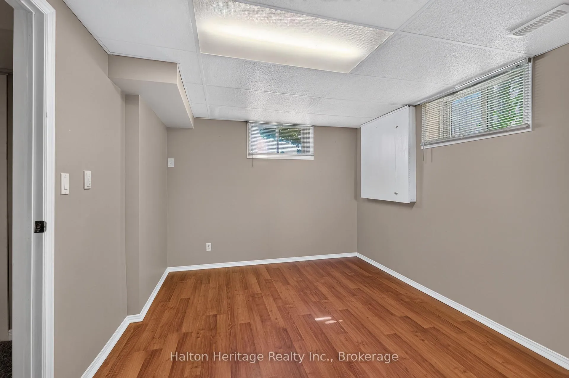 Photo 16 of 400 Eaglewood Drive, Hamilton, Eleanor — HOMEH
