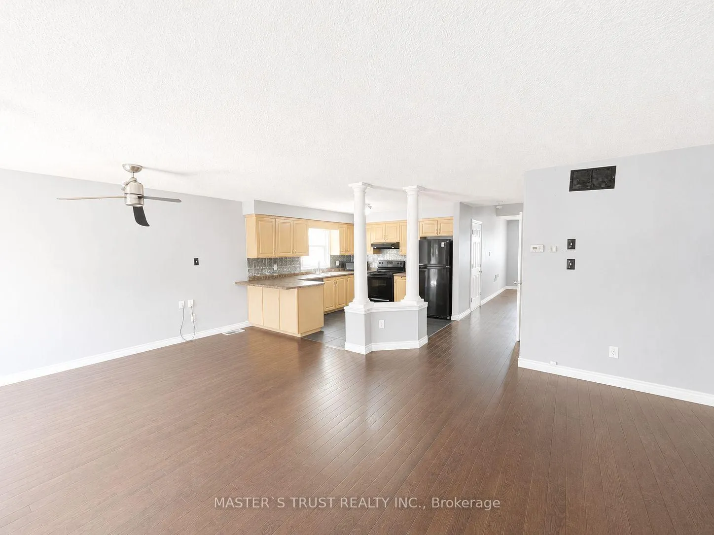 Photo 2 of 256 Bridlewreath Street, Kitchener, Larentian West — HOMEH