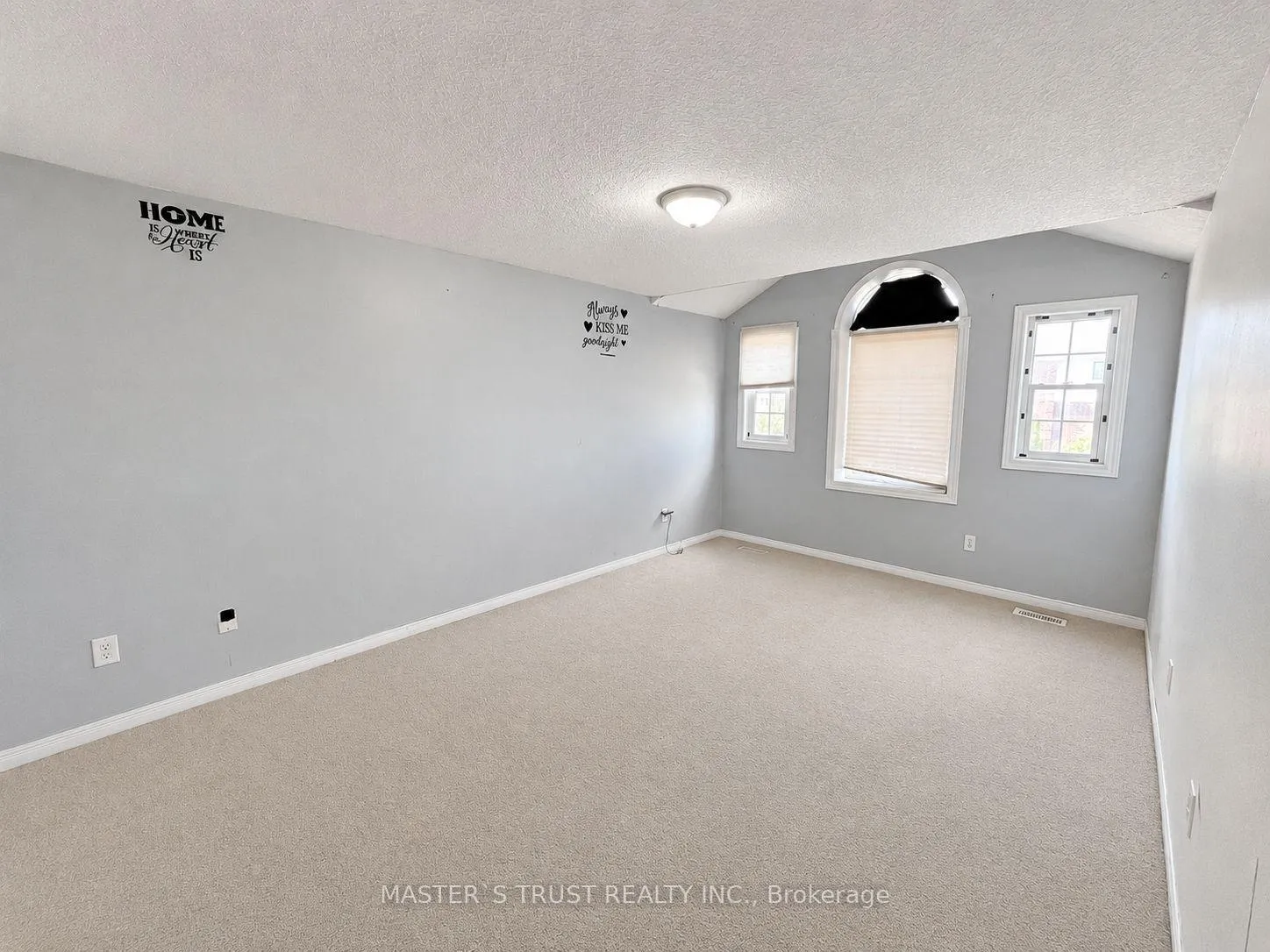 Photo 4 of 256 Bridlewreath Street, Kitchener, Larentian West — HOMEH