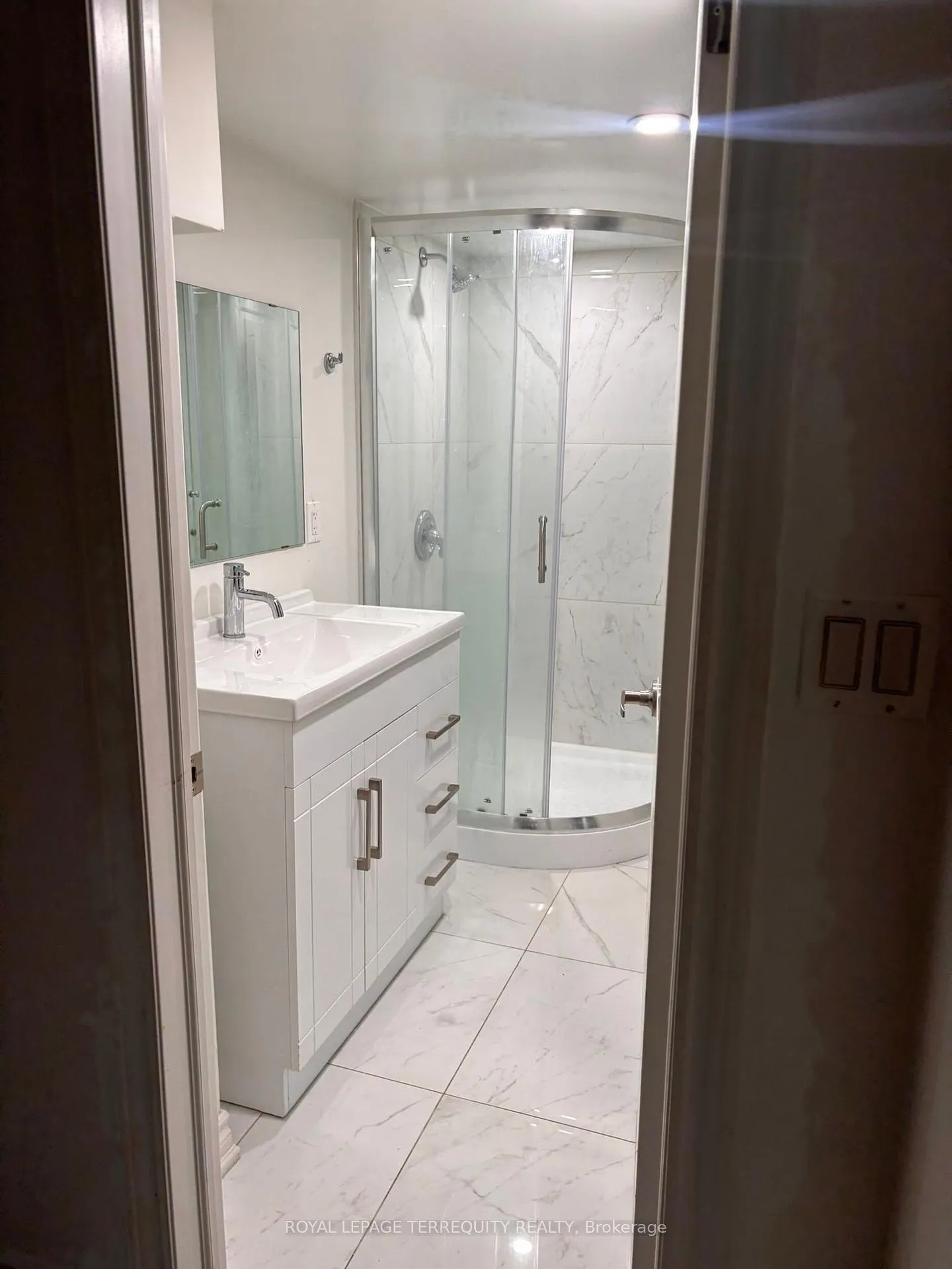 Photo 11 of 4 Bachelor Street, Brampton, Northwest Brampton — HOMEH
