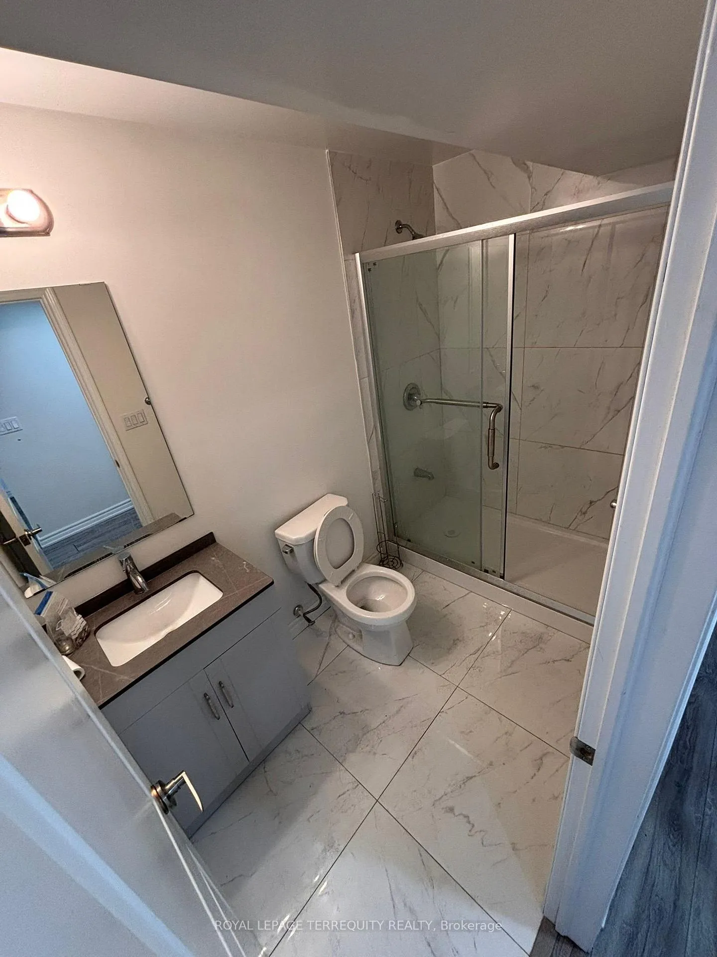 Photo 12 of 4 Bachelor Street, Brampton, Northwest Brampton — HOMEH
