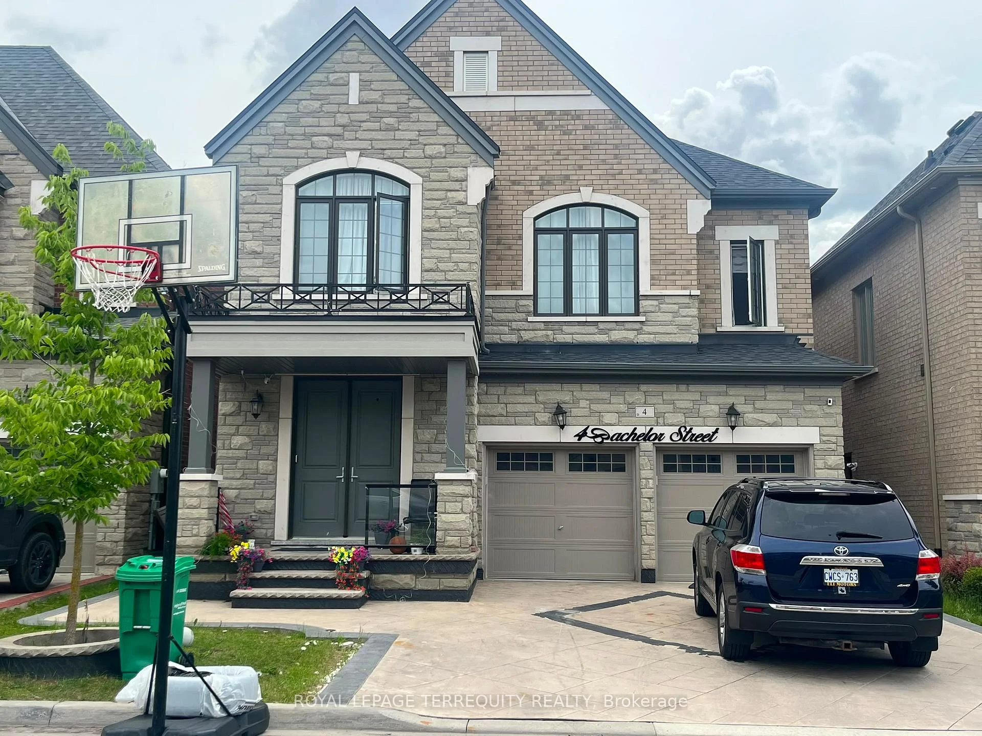 Photo 2 of 4 Bachelor Street, Brampton, Northwest Brampton — HOMEH
