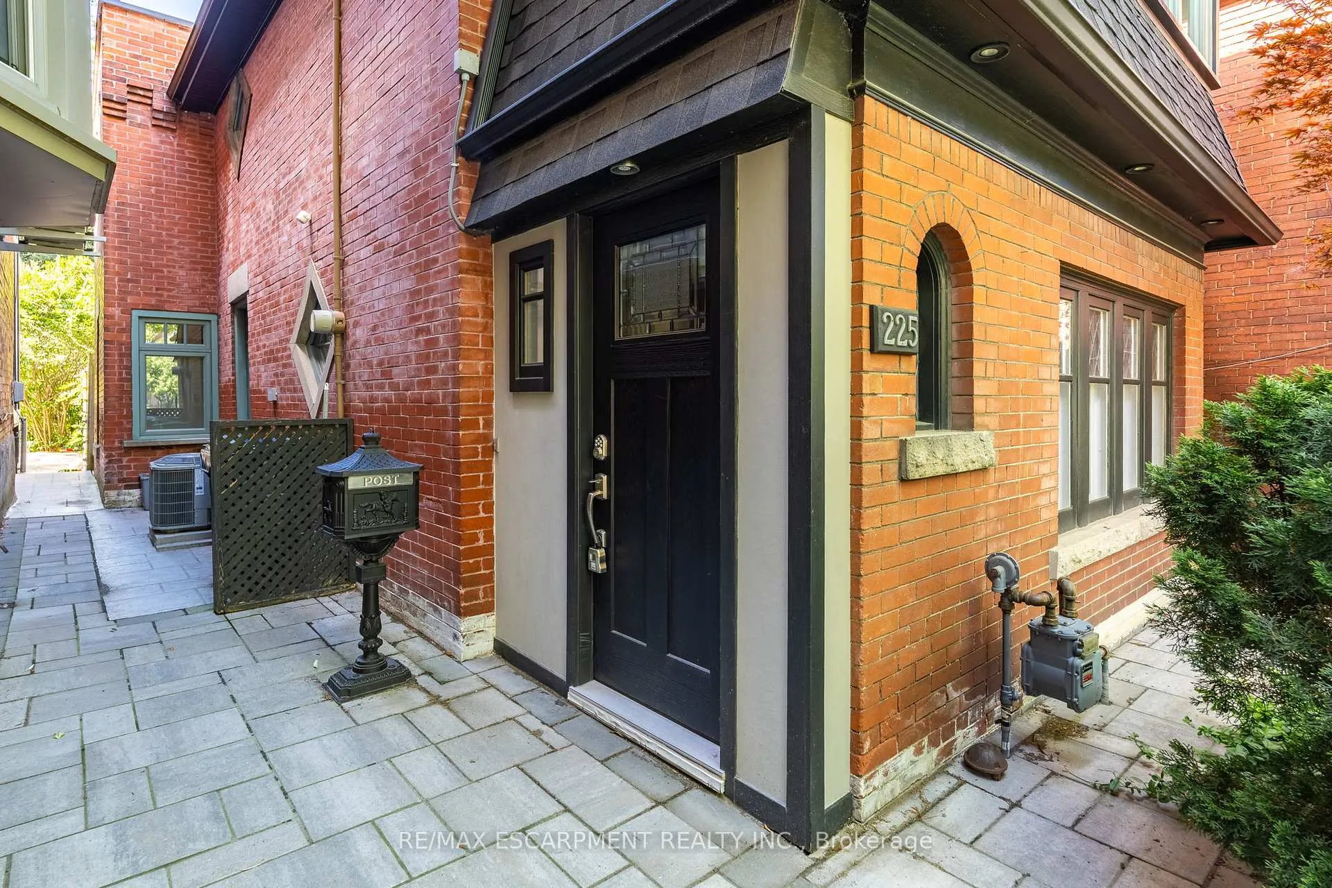 Photo 4 of 225 Oakmount Road, Toronto, High Park North — HOMEH