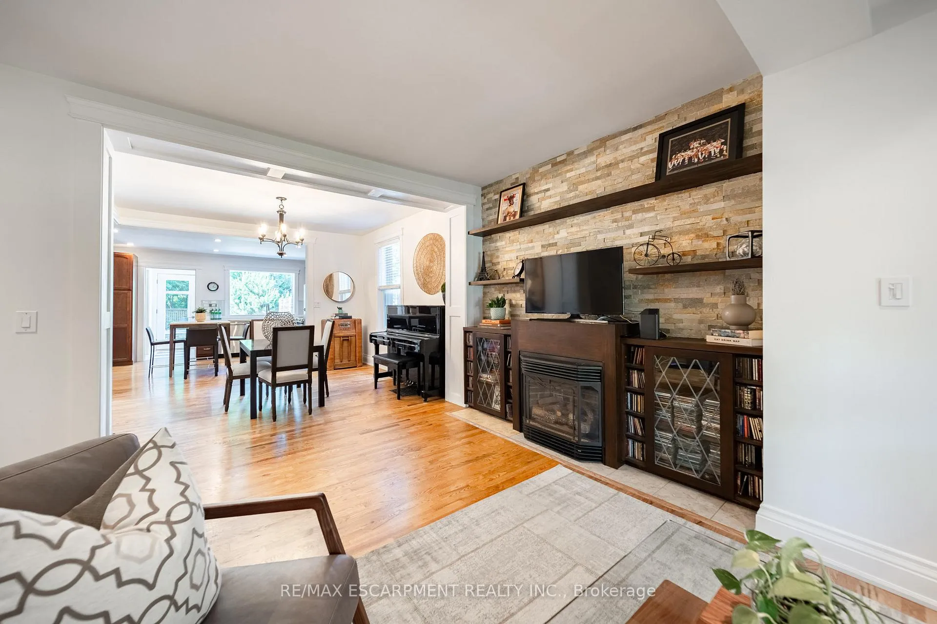 Photo 11 of 225 Oakmount Road, Toronto, High Park North — HOMEH