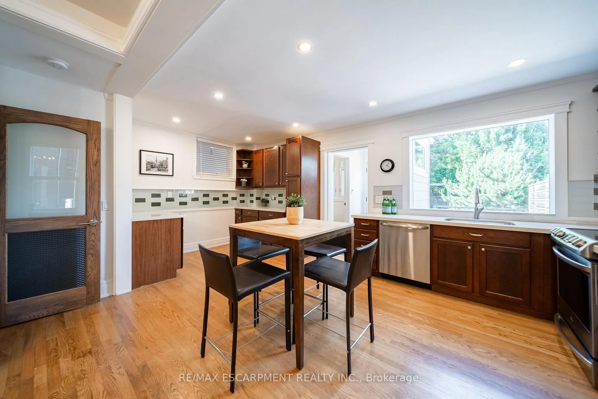 Photo 17 of 225 Oakmount Road, Toronto, High Park North — HOMEH