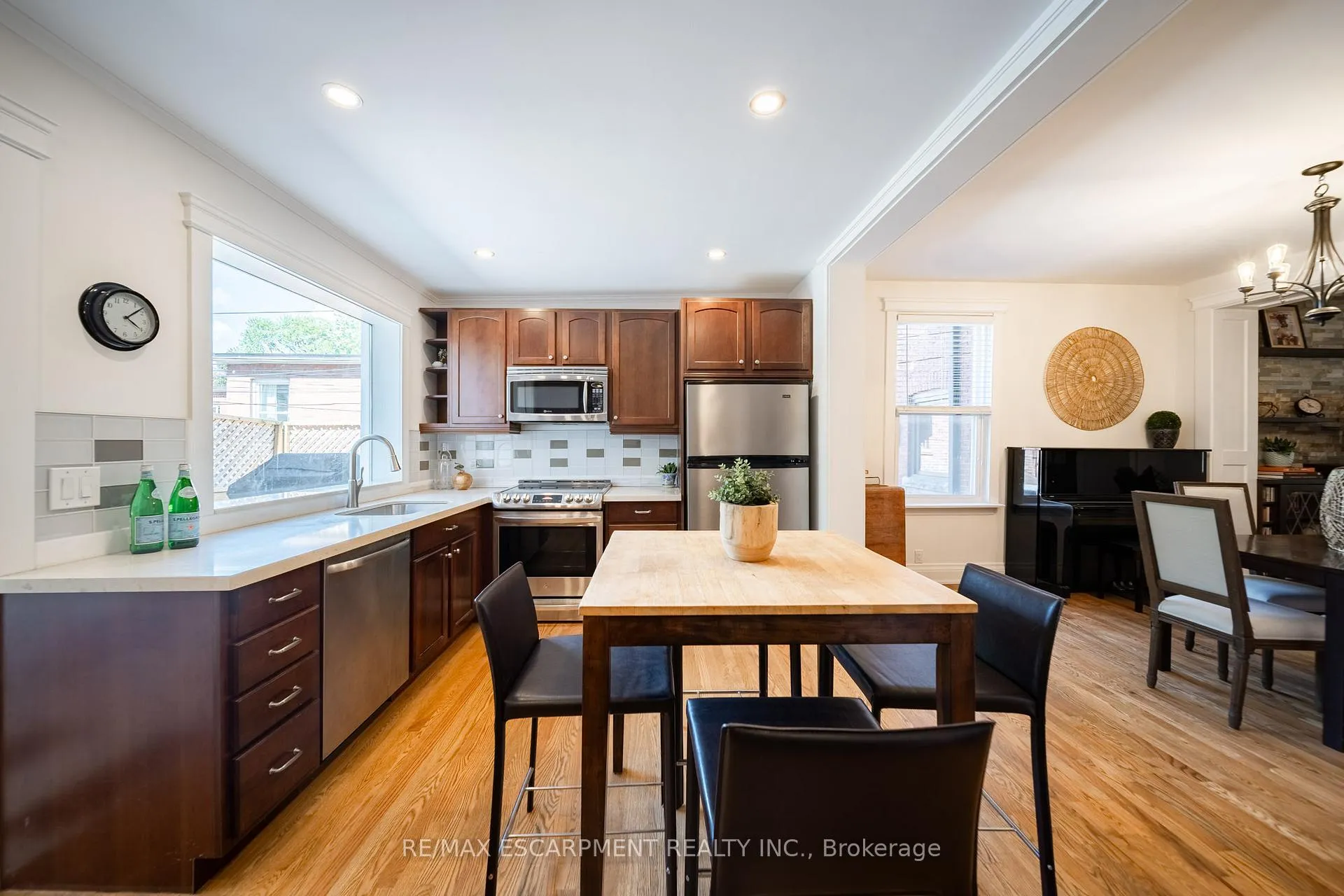 Photo 18 of 225 Oakmount Road, Toronto, High Park North — HOMEH