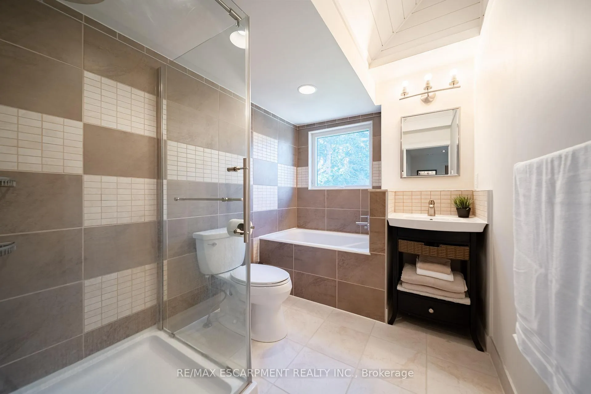 Photo 35 of 225 Oakmount Road, Toronto, High Park North — HOMEH