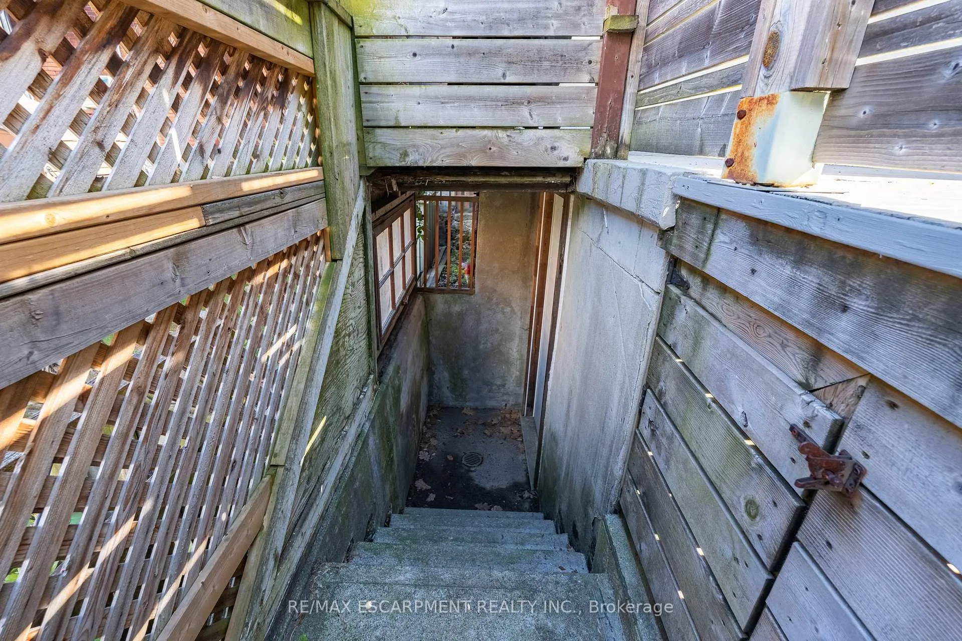 Photo 46 of 225 Oakmount Road, Toronto, High Park North — HOMEH