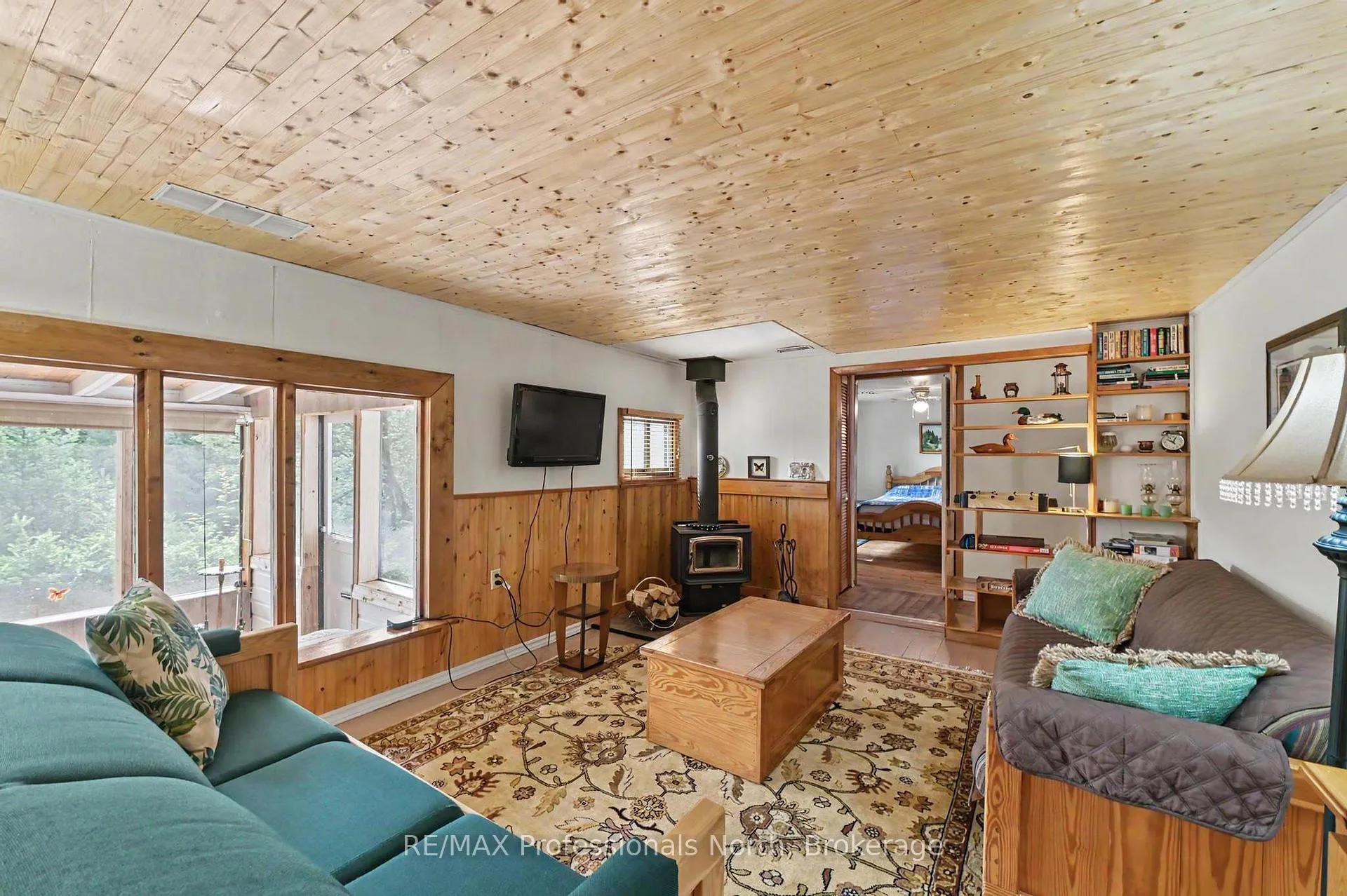 Photo 3 of 3701 Gelert Road, Minden Hills, Snowdon — HOMEH