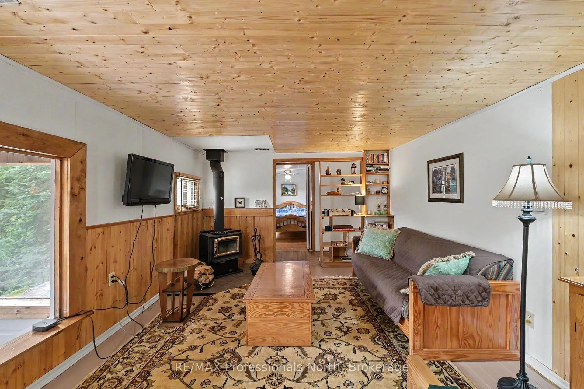 Photo 4 of 3701 Gelert Road, Minden Hills, Snowdon — HOMEH
