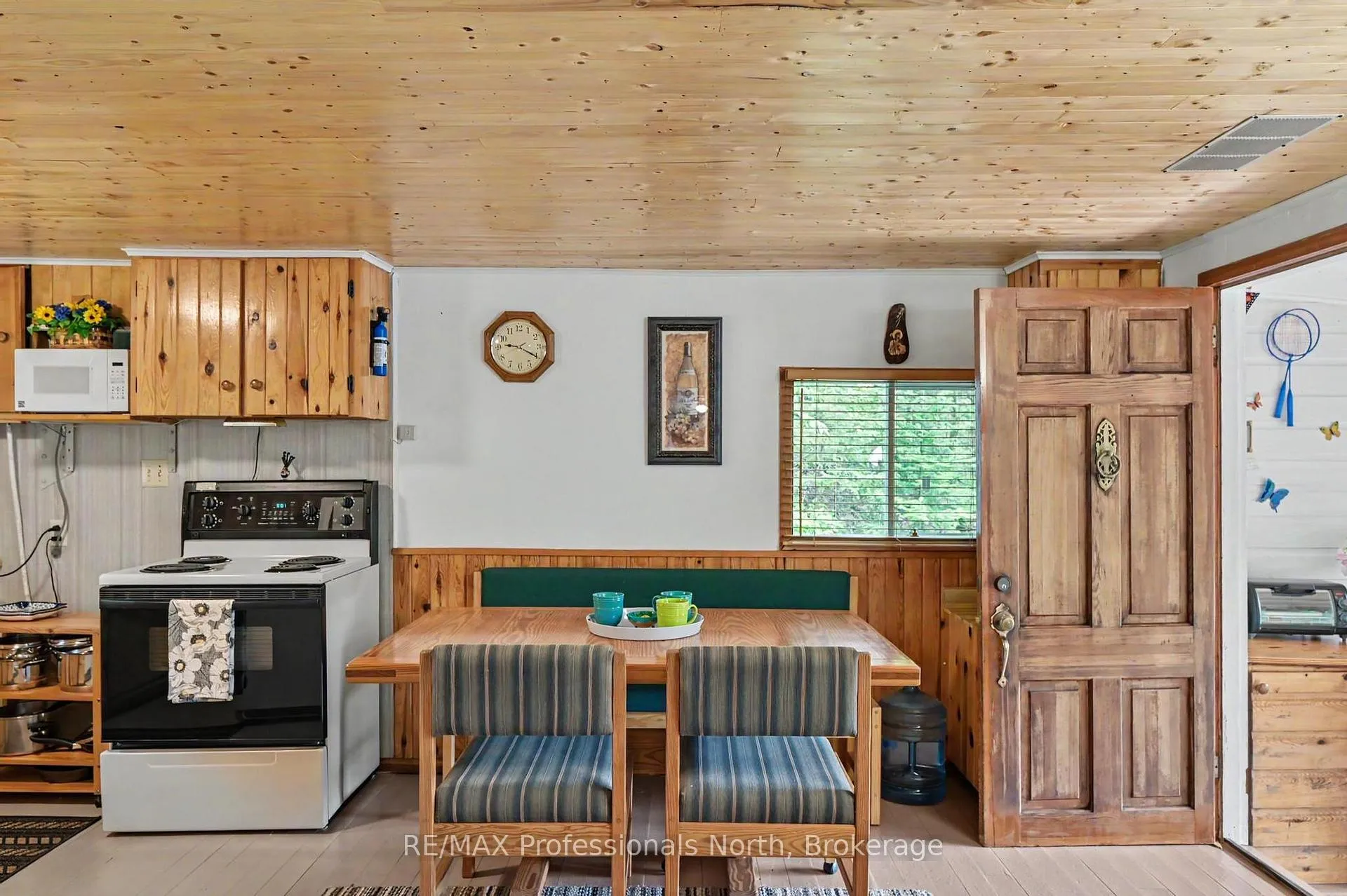Photo 8 of 3701 Gelert Road, Minden Hills, Snowdon — HOMEH