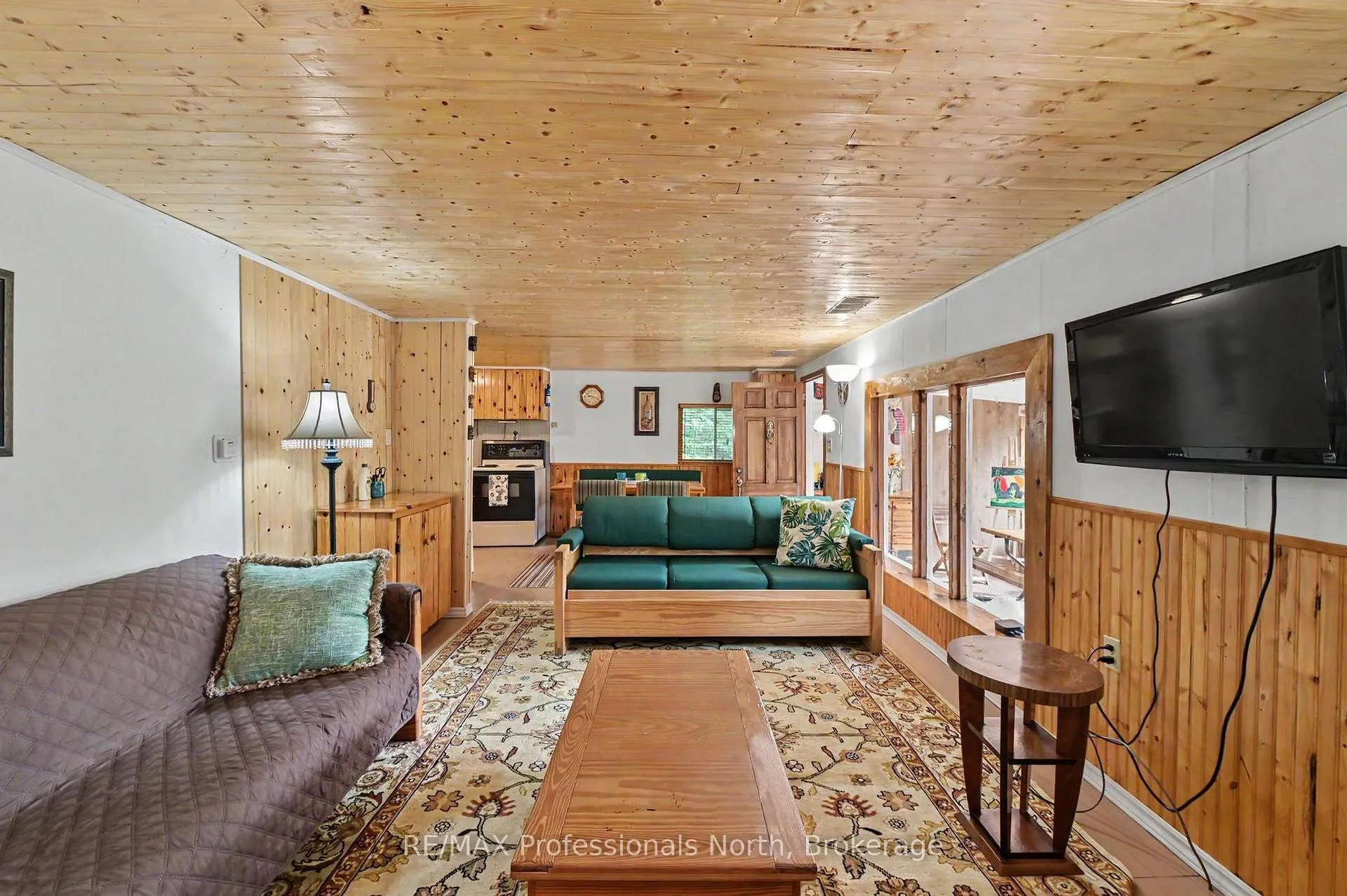 Photo 9 of 3701 Gelert Road, Minden Hills, Snowdon — HOMEH