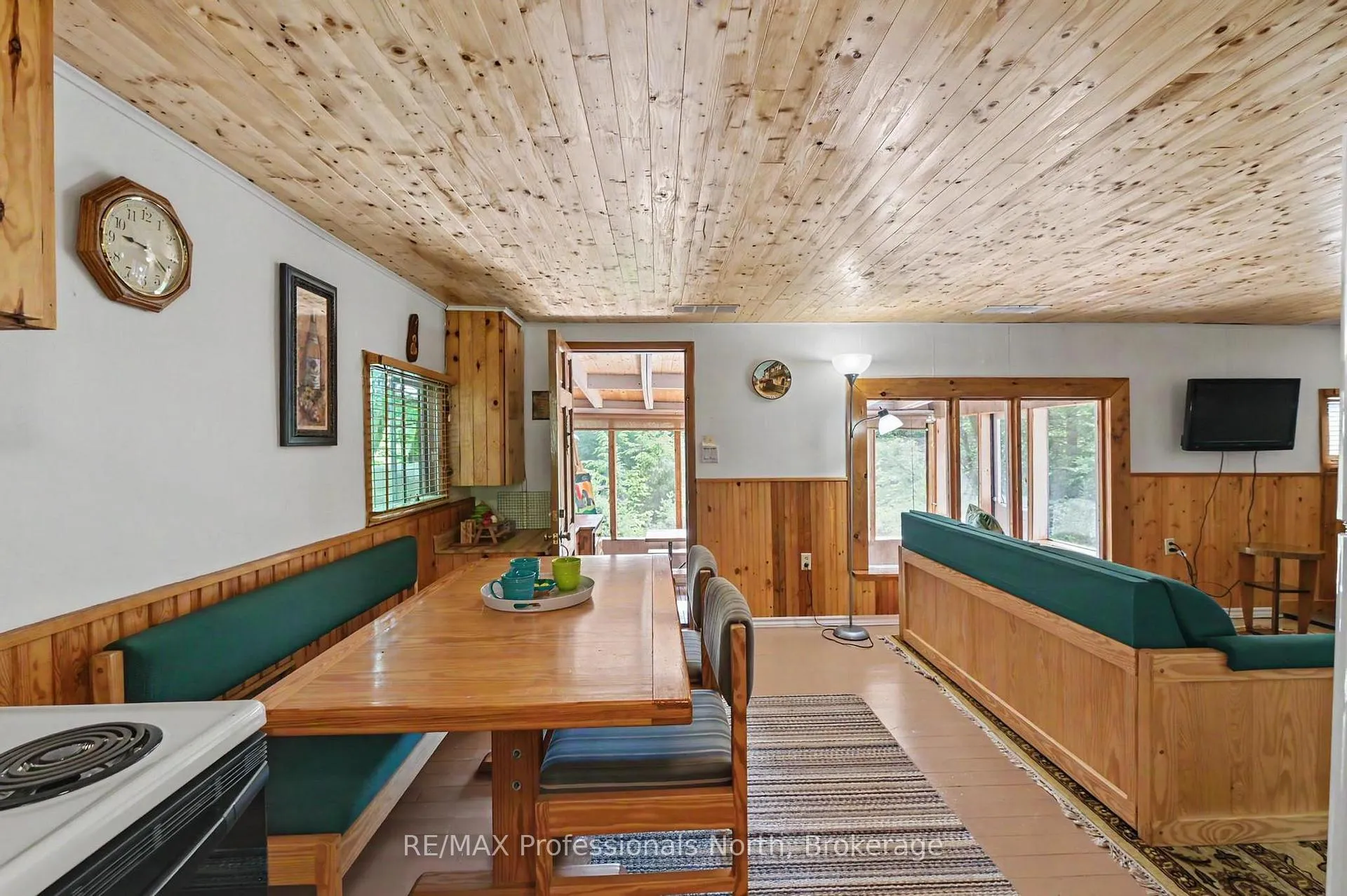 Photo 10 of 3701 Gelert Road, Minden Hills, Snowdon — HOMEH