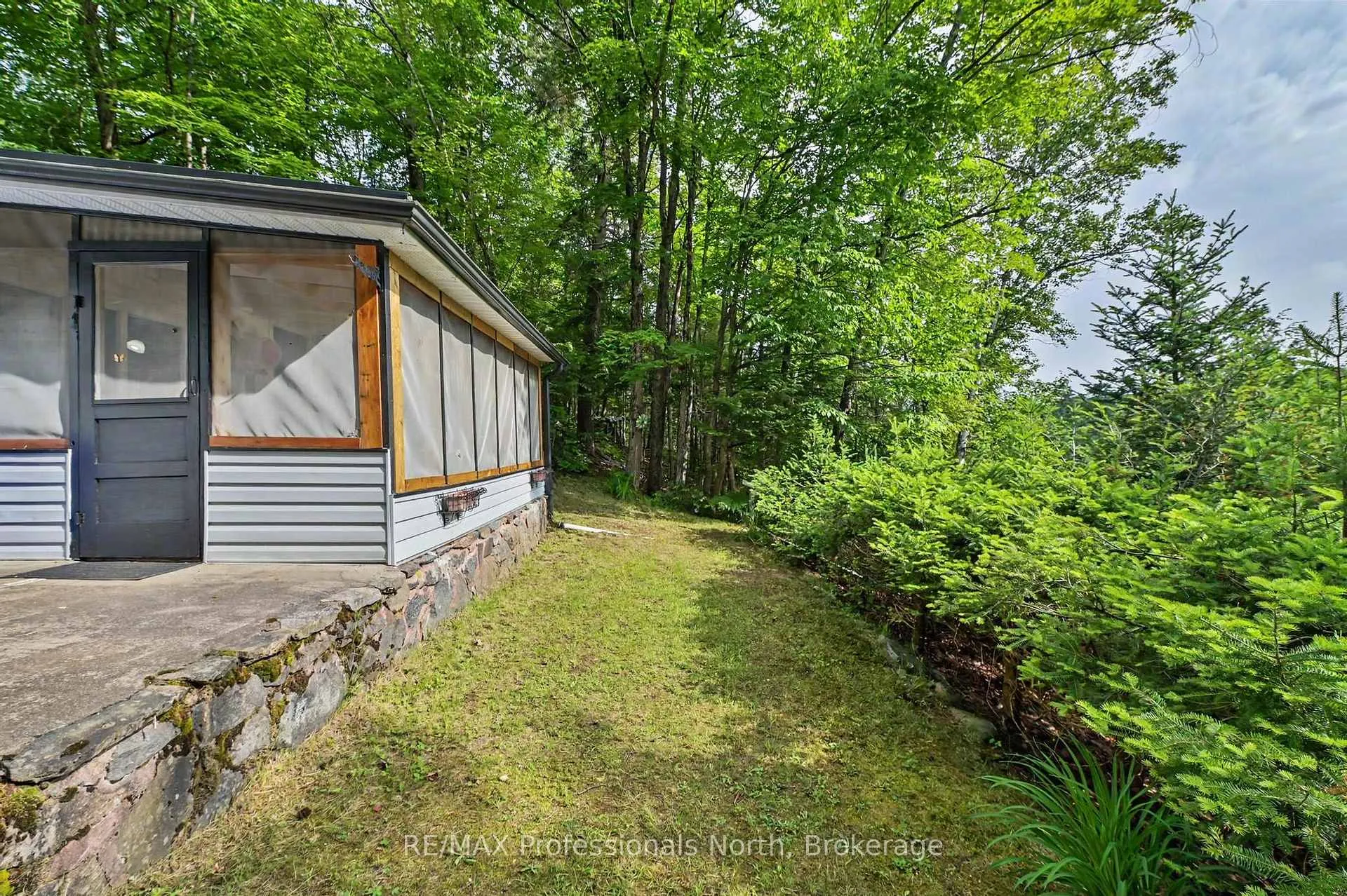 Photo 21 of 3701 Gelert Road, Minden Hills, Snowdon — HOMEH