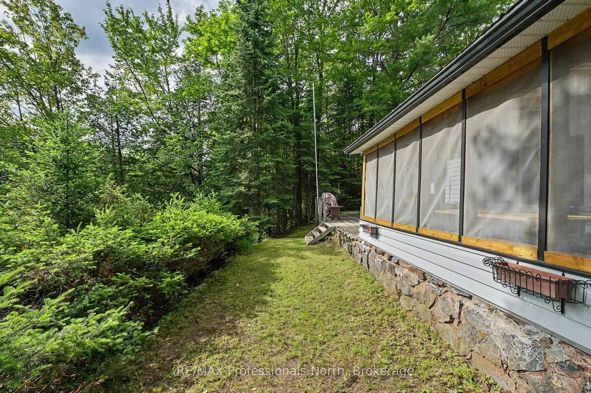 Photo 22 of 3701 Gelert Road, Minden Hills, Snowdon — HOMEH
