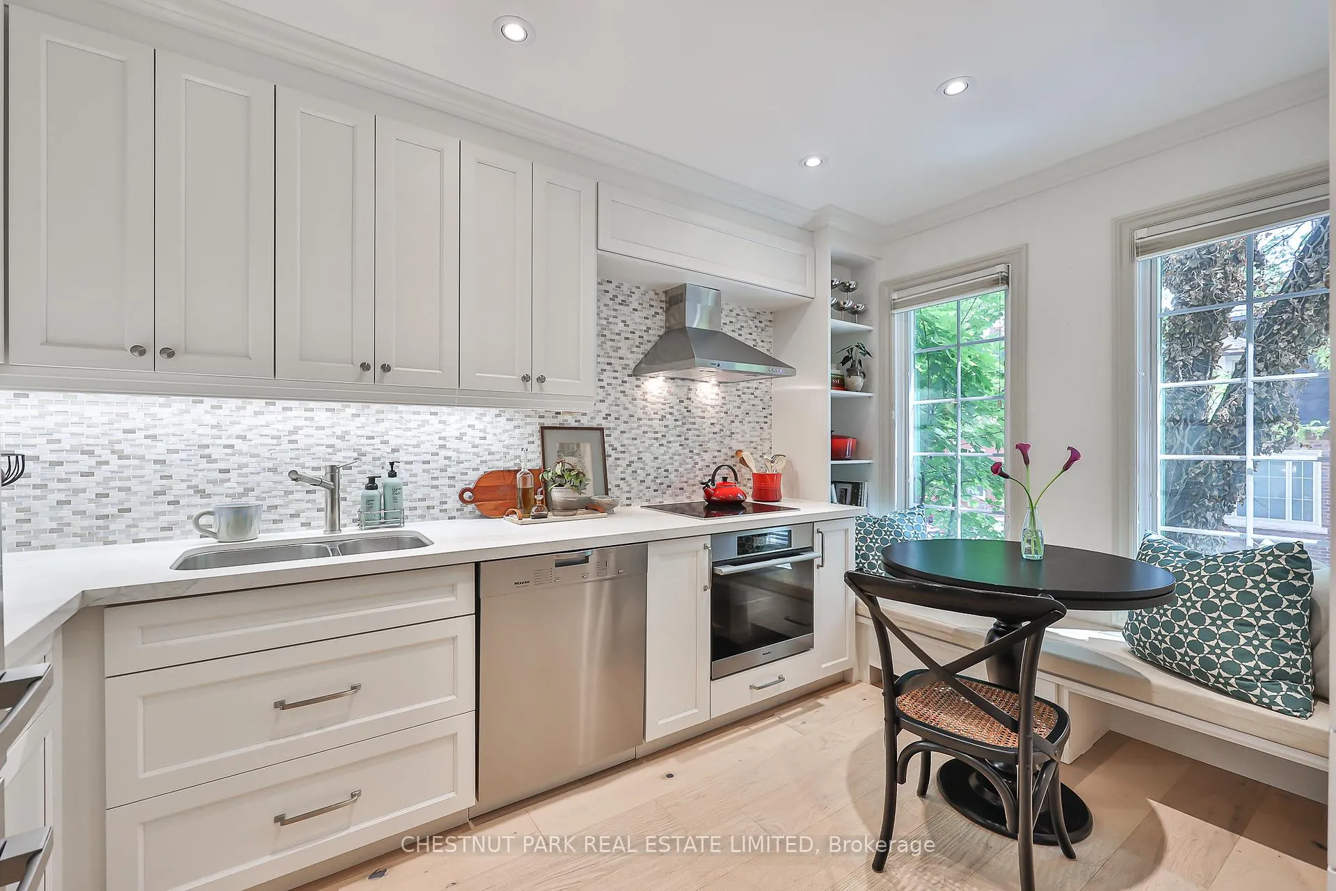 Photo 4 of 60 Alcorn Avenue, Toronto, Yonge-St. Clair — HOMEH