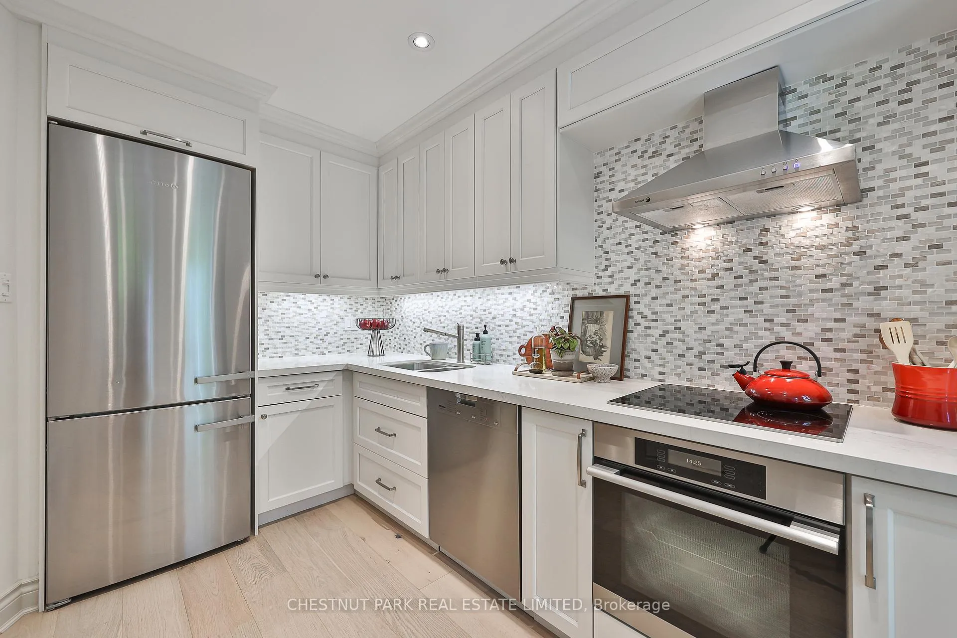Photo 5 of 60 Alcorn Avenue, Toronto, Yonge-St. Clair — HOMEH