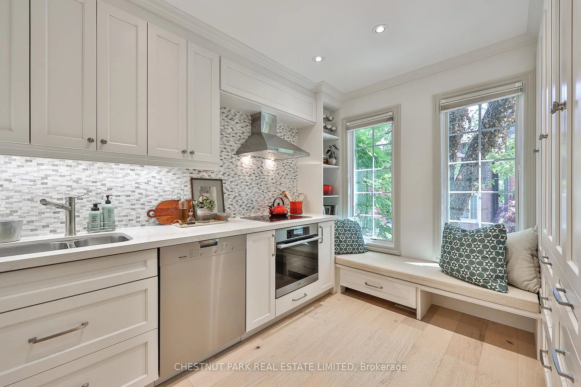 Photo 6 of 60 Alcorn Avenue, Toronto, Yonge-St. Clair — HOMEH