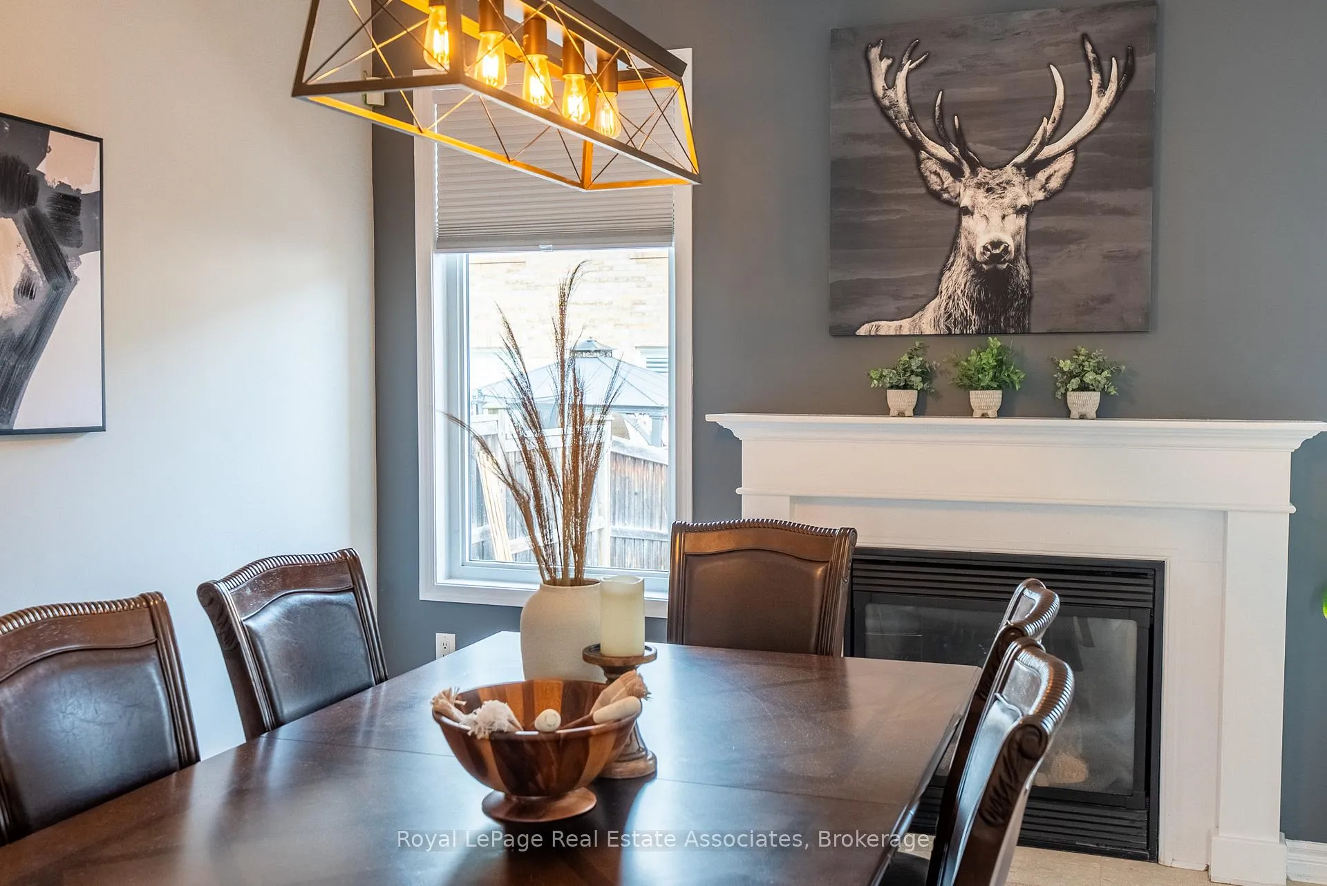 Photo 9 of 46 Dehaviland Crescent, Brampton, Credit Valley — HOMEH