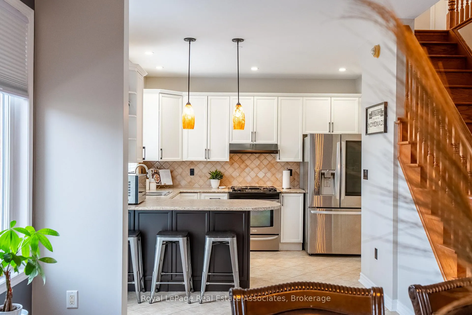 Photo 13 of 46 Dehaviland Crescent, Brampton, Credit Valley — HOMEH