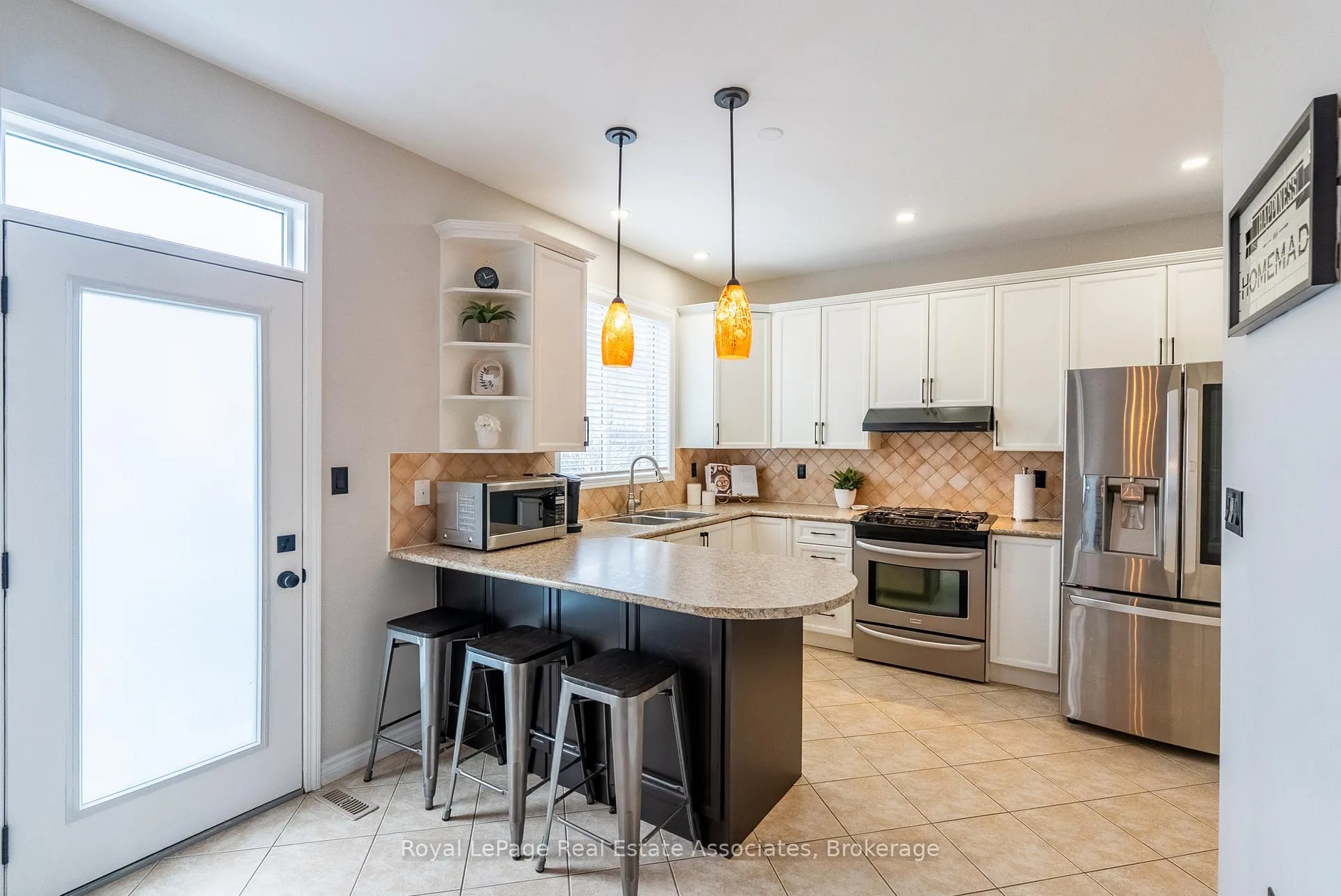 Photo 14 of 46 Dehaviland Crescent, Brampton, Credit Valley — HOMEH