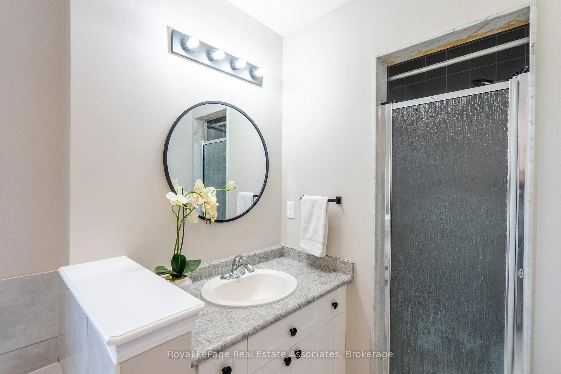 Photo 25 of 46 Dehaviland Crescent, Brampton, Credit Valley — HOMEH