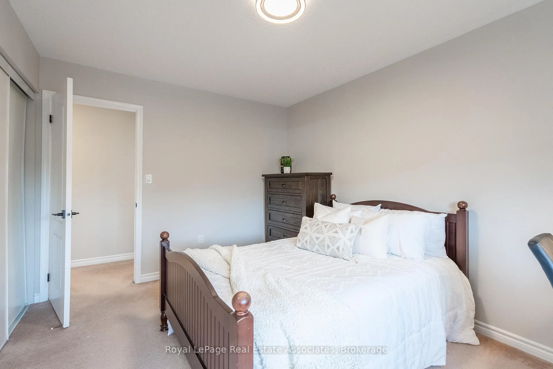 Photo 27 of 46 Dehaviland Crescent, Brampton, Credit Valley — HOMEH