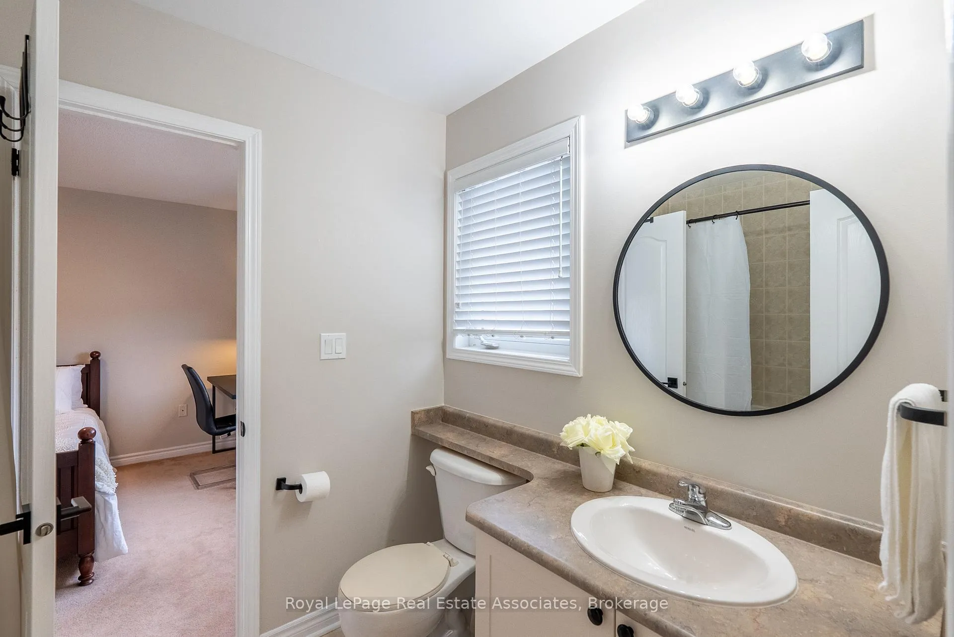 Photo 29 of 46 Dehaviland Crescent, Brampton, Credit Valley — HOMEH