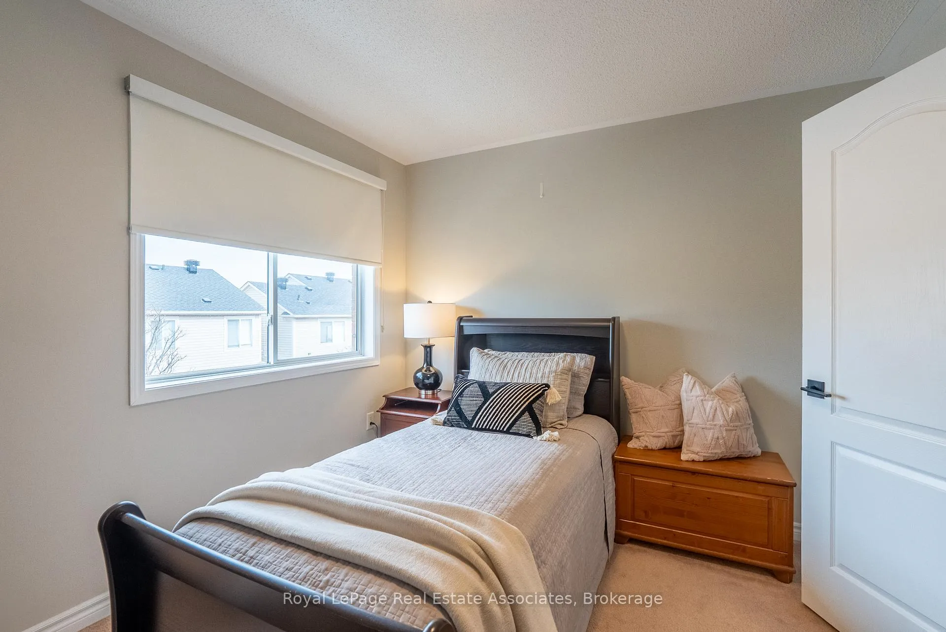 Photo 31 of 46 Dehaviland Crescent, Brampton, Credit Valley — HOMEH