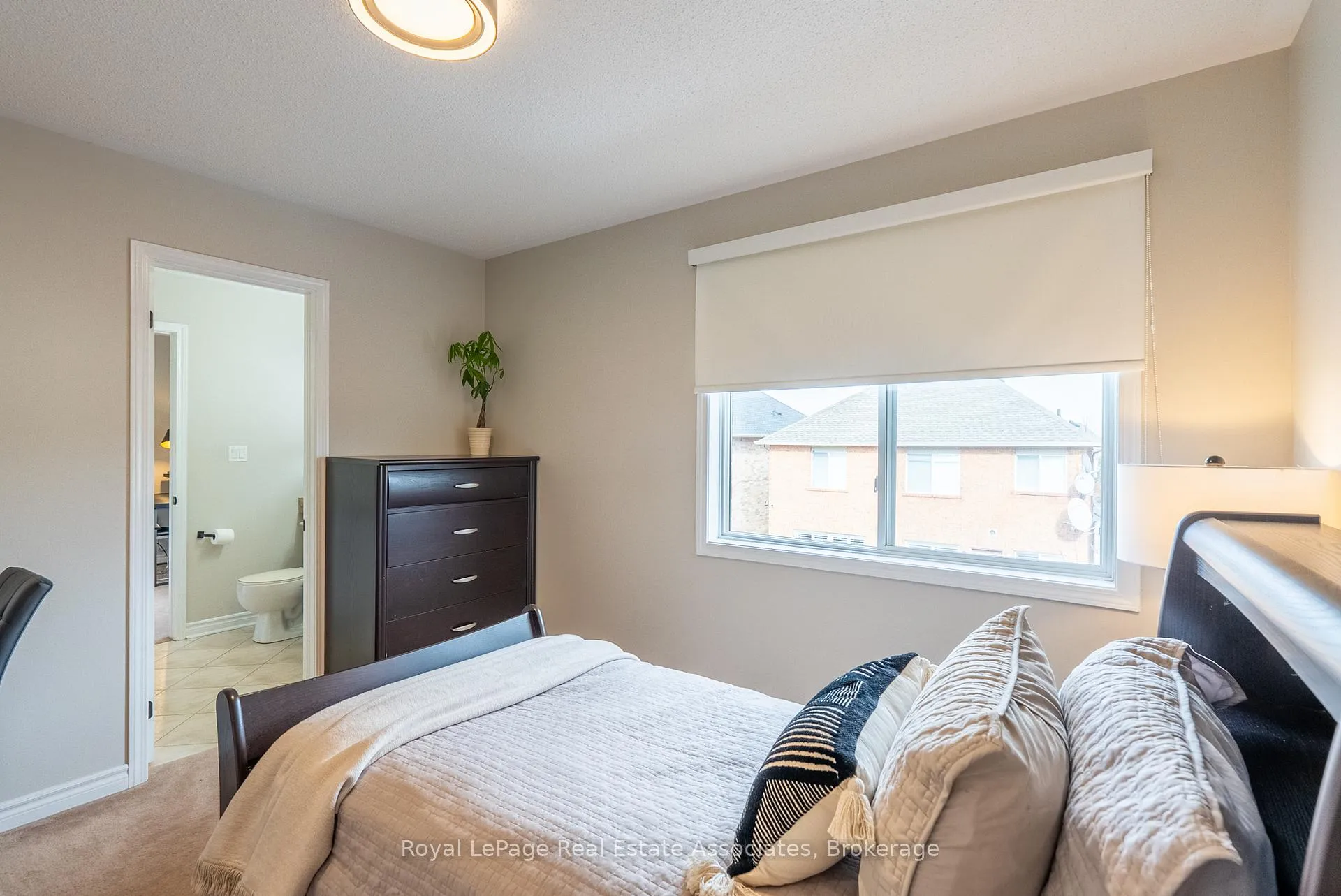 Photo 32 of 46 Dehaviland Crescent, Brampton, Credit Valley — HOMEH