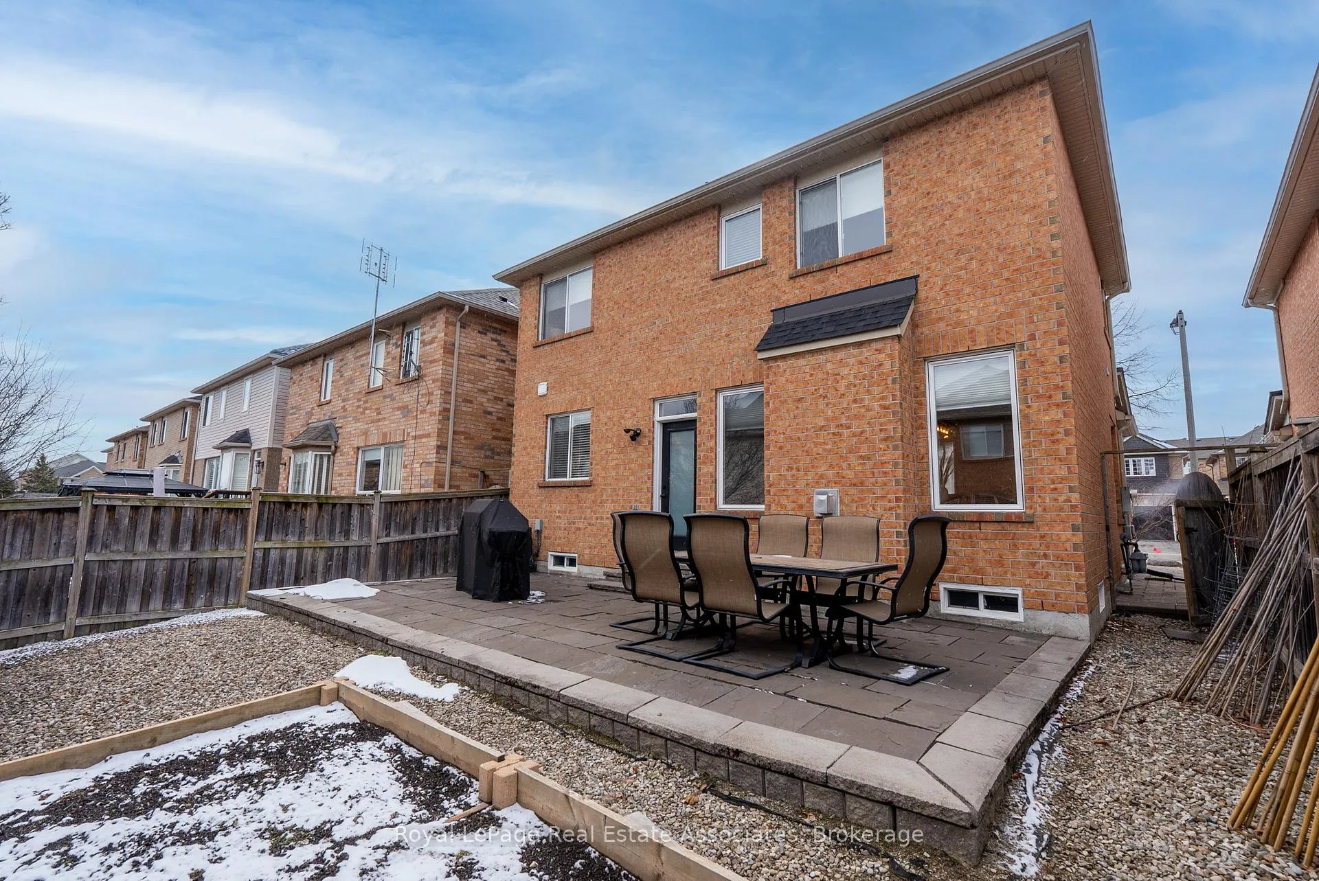 Photo 35 of 46 Dehaviland Crescent, Brampton, Credit Valley — HOMEH