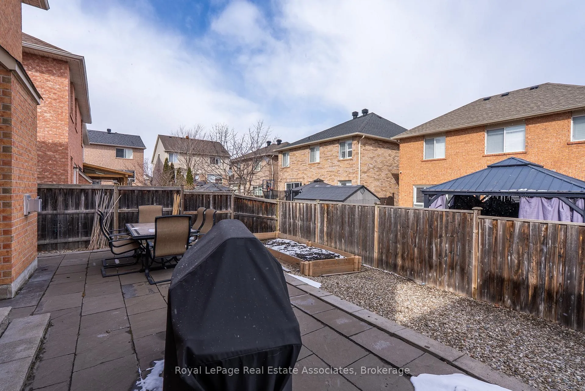 Photo 37 of 46 Dehaviland Crescent, Brampton, Credit Valley — HOMEH