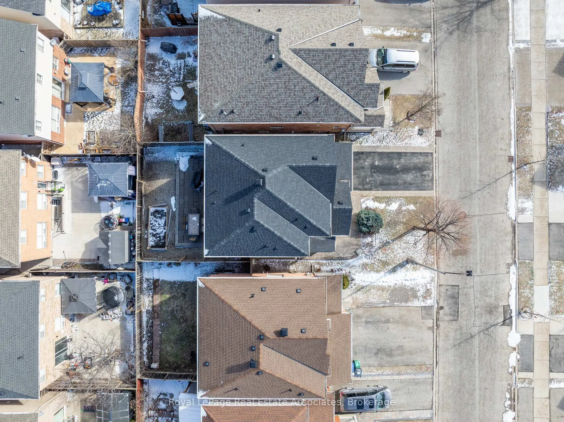 Photo 40 of 46 Dehaviland Crescent, Brampton, Credit Valley — HOMEH