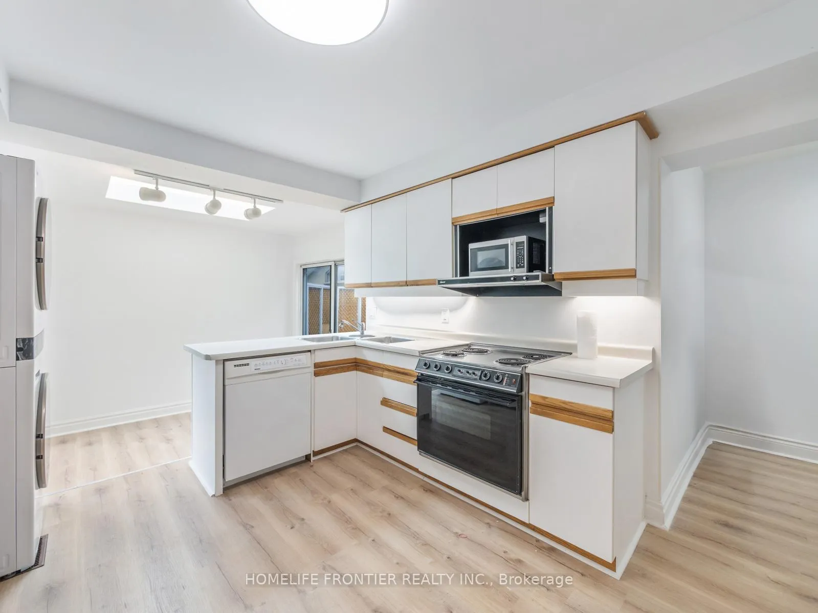 Photo 5 of Unit 2, 12 Gibson Avenue, Etobicoke, Thistletown-Beaumonde Heights — HOMEH
