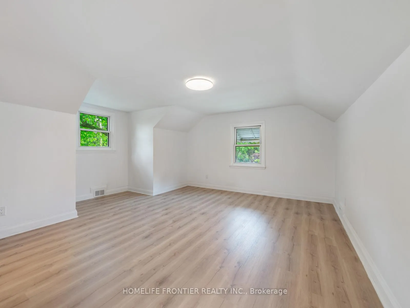Photo 19 of Unit 2, 12 Gibson Avenue, Etobicoke, Thistletown-Beaumonde Heights — HOMEH