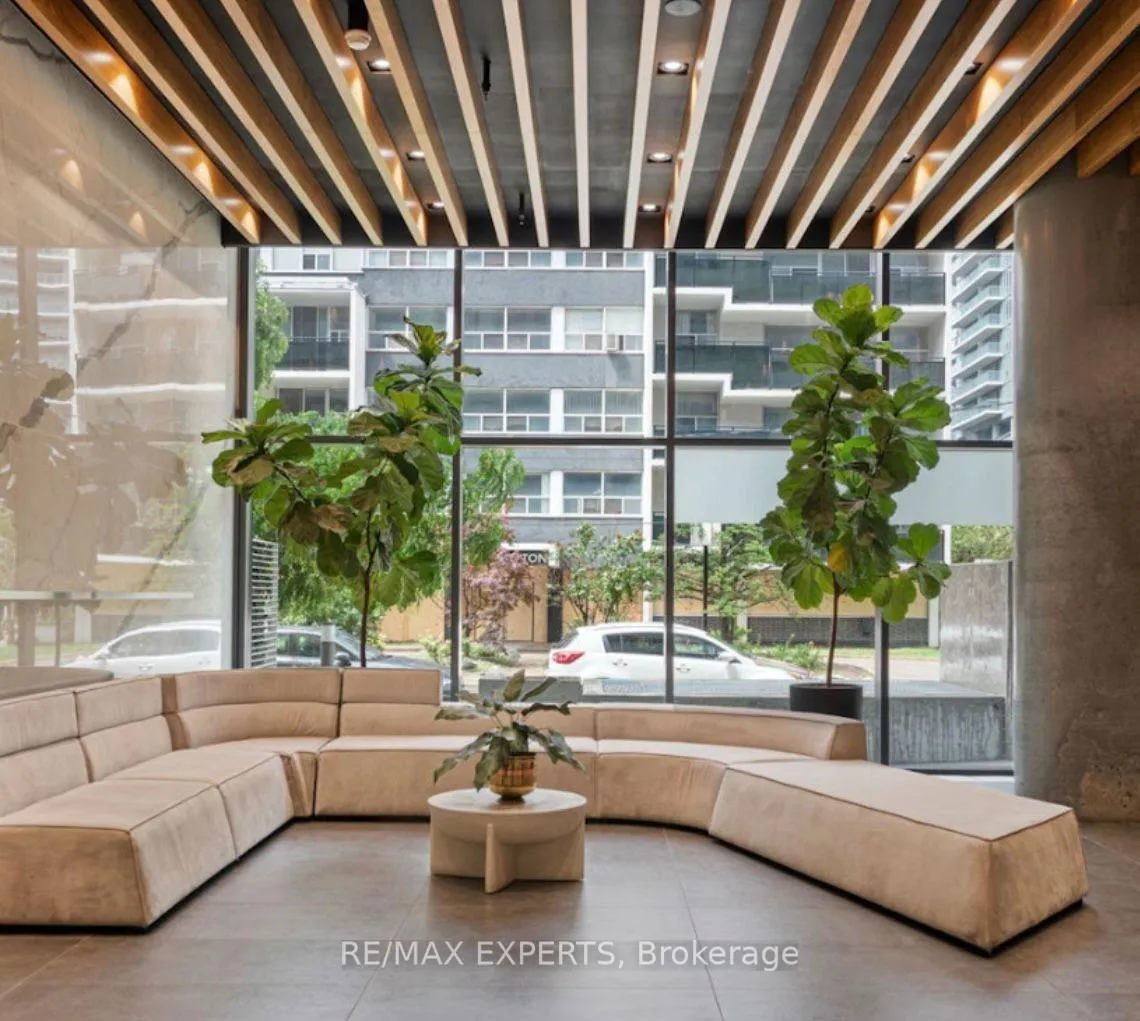 Photo 3 of Unit 530, 161 Roehampton Avenue, Toronto, Mount Pleasant West — HOMEH