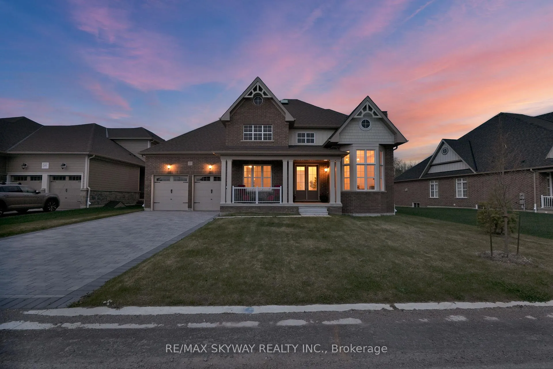 Photo 3 of 27 Gamble Street, Halton Hills, Glen Williams — HOMEH
