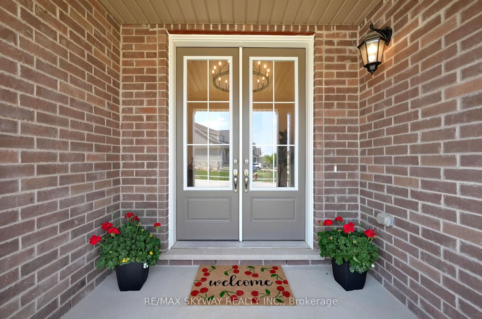 Photo 4 of 27 Gamble Street, Halton Hills, Glen Williams — HOMEH