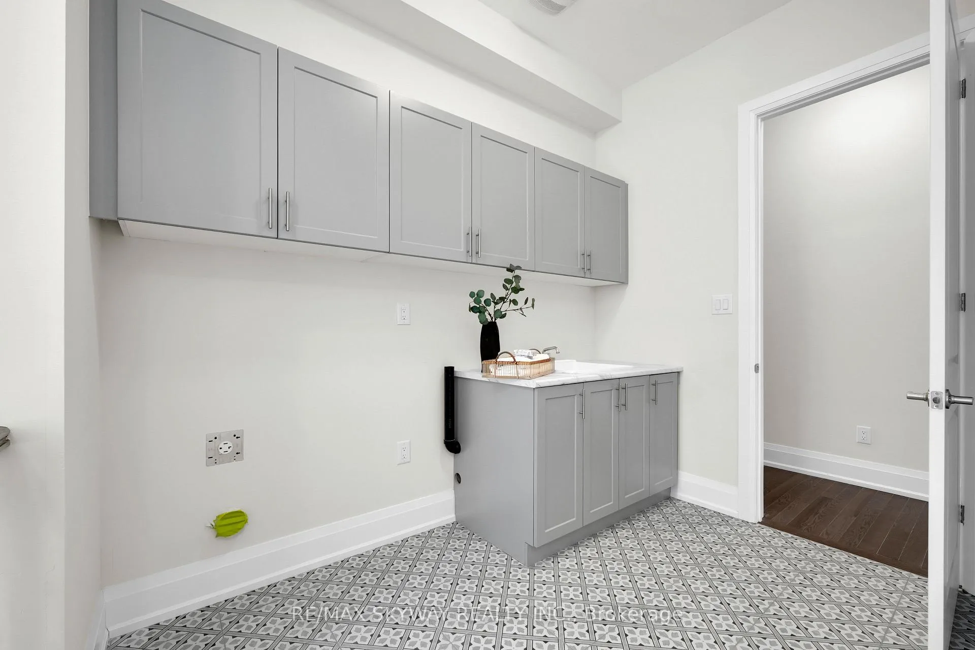 Photo 28 of 27 Gamble Street, Halton Hills, Glen Williams — HOMEH