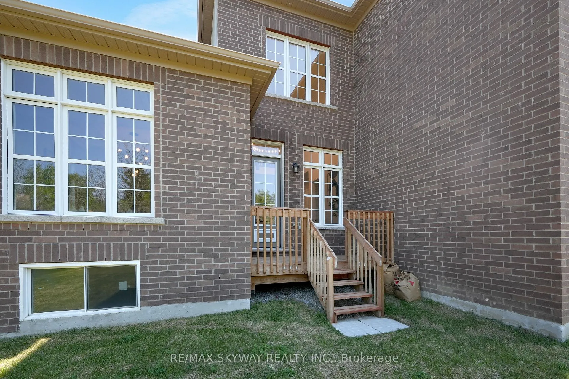 Photo 48 of 27 Gamble Street, Halton Hills, Glen Williams — HOMEH
