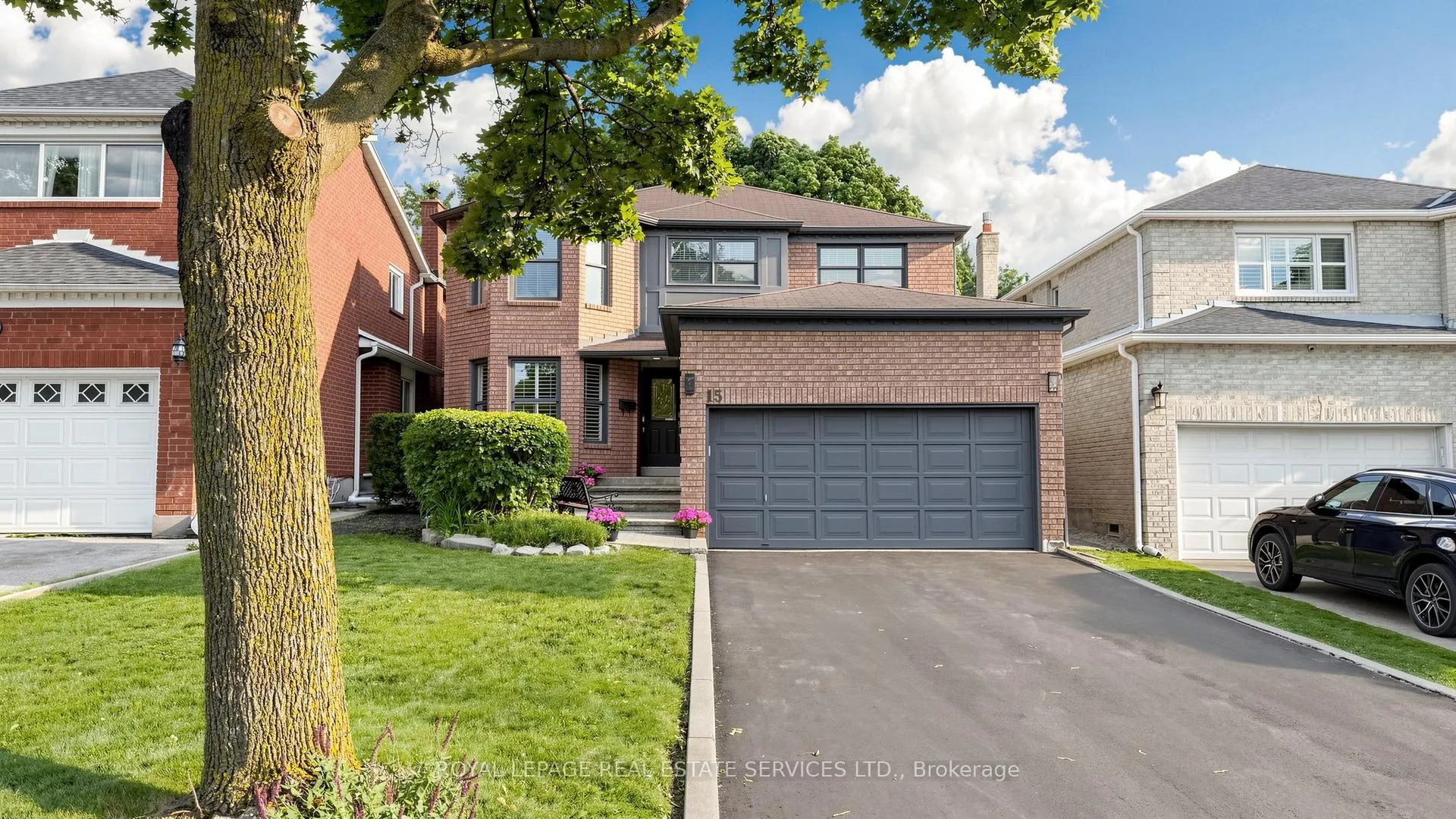 Photo 2 of 15 Maxwell Court, Vaughan, Uplands — HOMEH